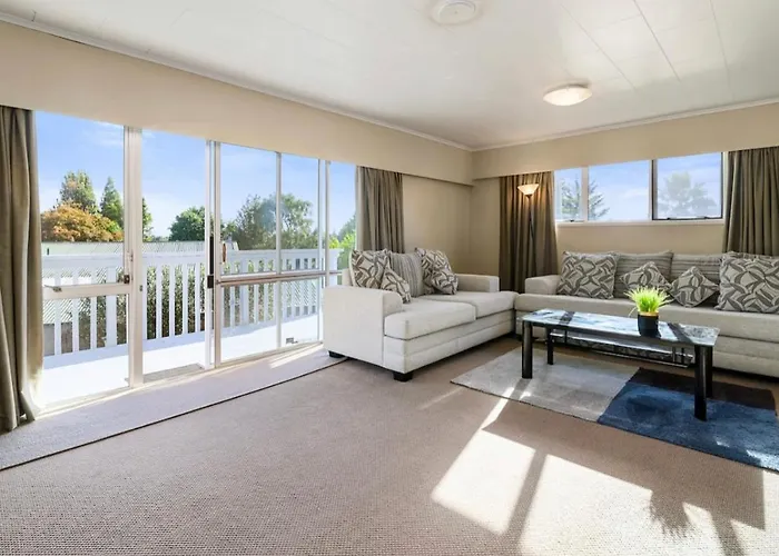 Holiday home Spacious Utuhina House